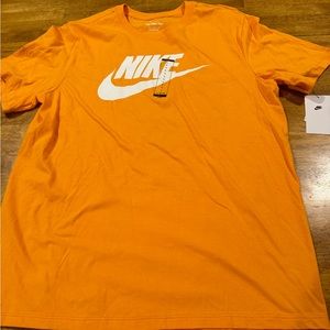 Nike Men's Logo Swoosh T-shirt Large Orange DX1985 886 100% Cotton NEW With Tags